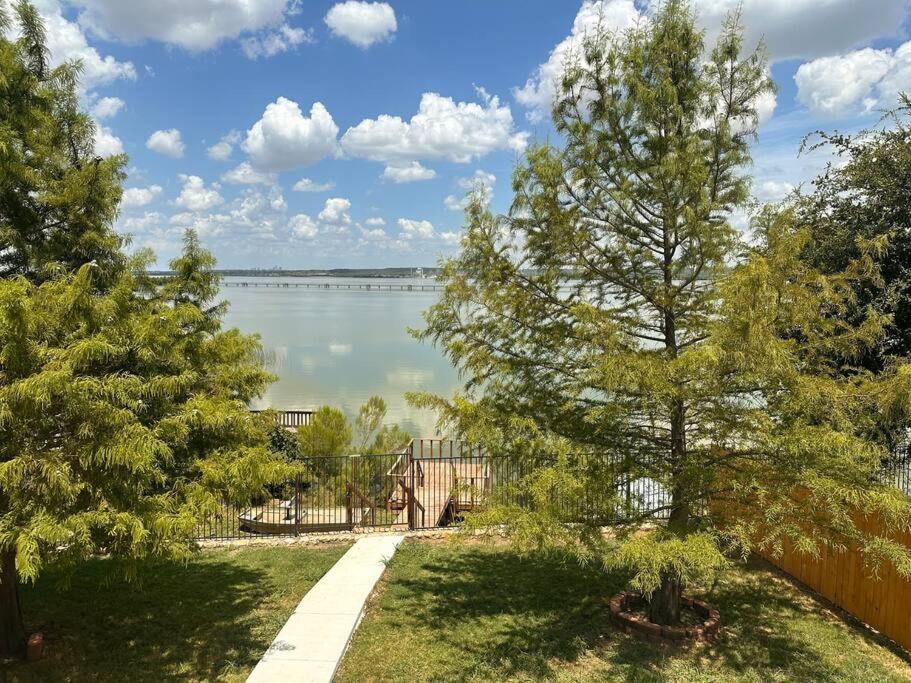 Lake Front Home, Around 15 Minutes Drive To At&T And Epic Water グランドプレーリー エクステリア 写真